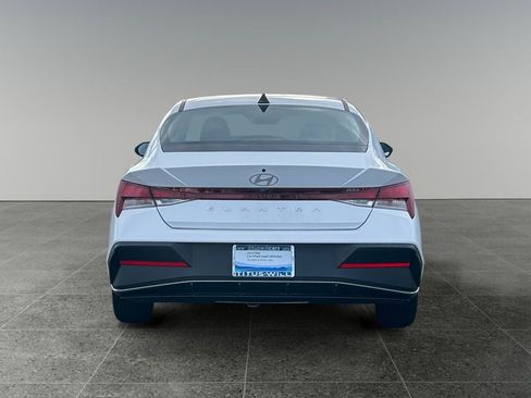 Certified 2025 Hyundai Elantra SE image 6