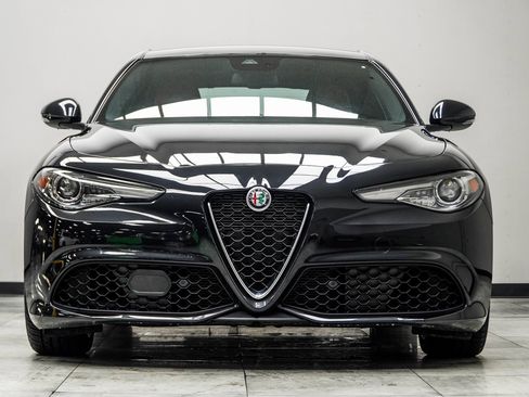Used 2022 Alfa Romeo Giulia Ti image 8