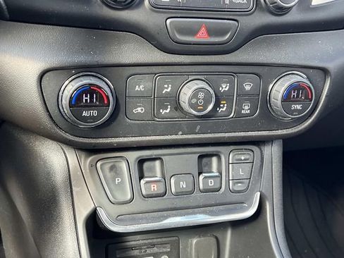 Used 2020 GMC Terrain SLE w/ Driver Convenience Package image 26