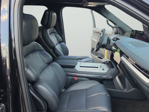 New 2026 Lincoln Navigator L Reserve w/ Jet Appearance Package AWD/4WD image 25