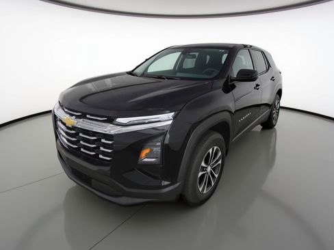 Used 2025 Chevrolet Equinox LT image 3