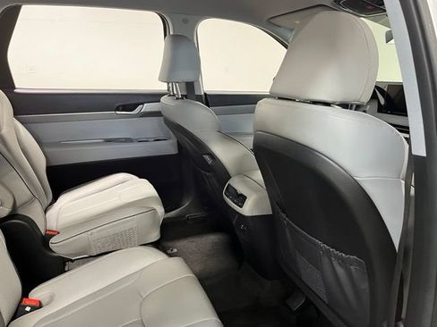 Used 2025 Hyundai Palisade SEL FWD image 13