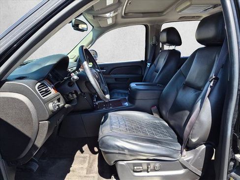 Used 2014 Chevrolet Suburban LTZ RWD image 11