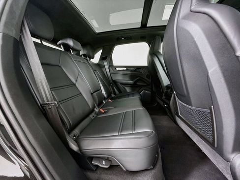 Certified 2025 Porsche Cayenne GTS AWD/4WD image 29