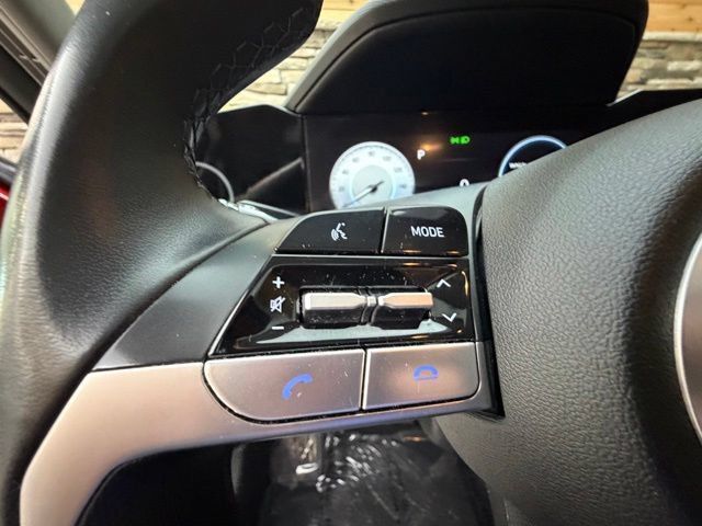 Certified 2023 Hyundai Elantra Limited w/ Preferred Accessory Package FWD image 27