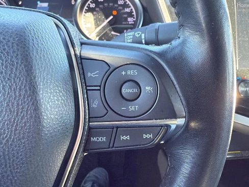 Used 2019 Toyota Camry XLE image 11