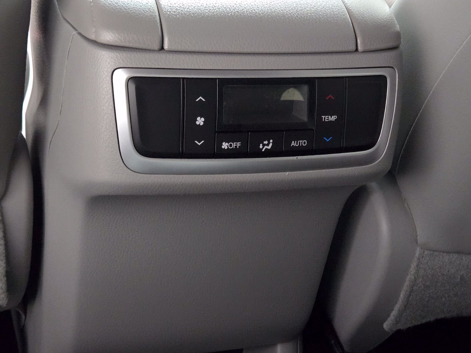 Used 2018 Toyota Highlander Limited AWD/4WD image 16