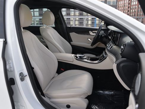 Used 2017 Mercedes-Benz E 300 4MATIC image 14