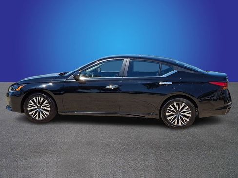 Used 2025 Nissan Altima 2.5 SV FWD image 7