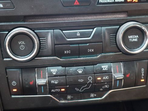 Used 2016 Ford Explorer XLT w/ Equipment Group 202A AWD/4WD image 68