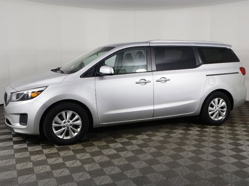 Used 2016 Kia Sedona LX image 14