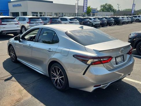 Used 2024 Toyota Camry SE FWD image 4