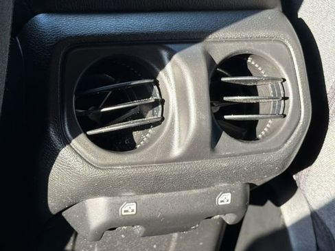 Used 2024 Jeep Wrangler Unlimited image 22