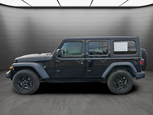 Used 2022 Jeep Wrangler Unlimited Sport image 2