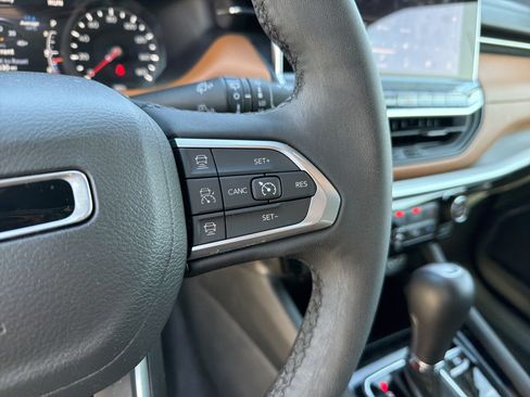 Used 2025 Jeep Compass Limited AWD/4WD image 20