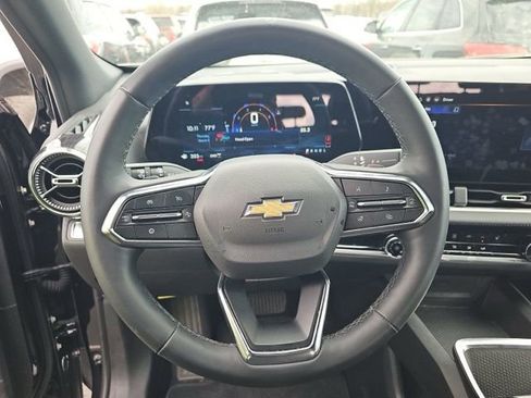 Used 2025 Chevrolet Equinox LT image 12