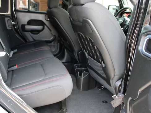 Used 2021 Jeep Wrangler Unlimited Rubicon AWD/4WD image 10