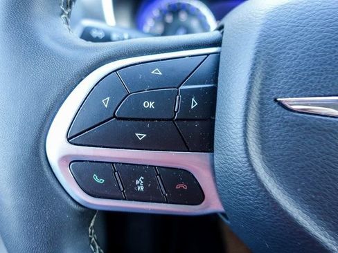 Used 2023 Chrysler Pacifica Touring-L image 18