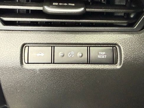 Used 2025 Nissan Altima 2.5 SV image 30