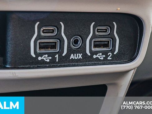 Used 2024 Chrysler Pacifica Touring-L image 43