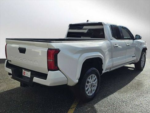 Certified 2025 Toyota Tacoma SR5 AWD/4WD image 3