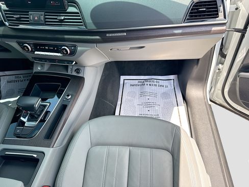 Used 2022 Audi Q5 2.0T Premium w/ Convenience Package AWD/4WD image 16