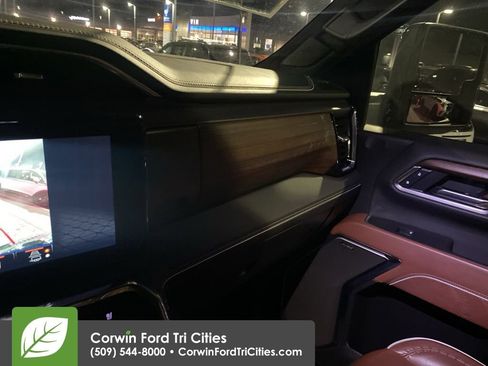 Used 2025 GMC Sierra 3500 Denali Ultimate image 6