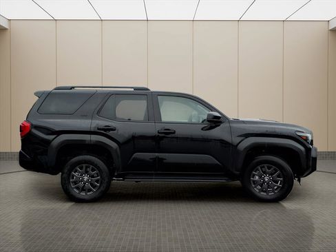 Used 2025 Toyota 4Runner SR5 image 22