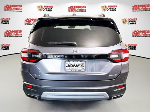 Used 2025 Honda Pilot Elite image 17