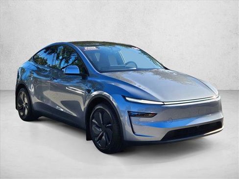Used 2026 Tesla Model Y 2WD image 3