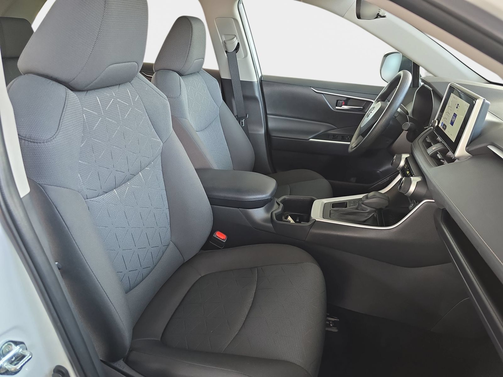 Used 2025 Toyota RAV4 XLE AWD/4WD image 12