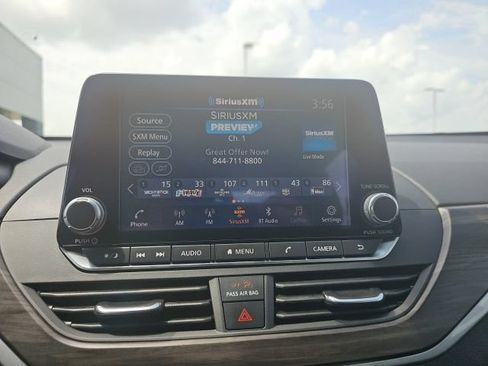 Used 2025 Nissan Altima 2.5 SV FWD image 37