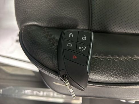 Used 2025 GMC Sierra 3500 Denali w/ Denali Reserve Package image 36