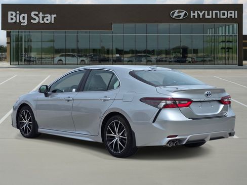 Used 2023 Toyota Camry SE w/ Audio Upgrade Package FWD image 3