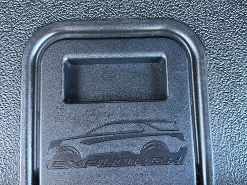 Used 2020 Ford Explorer Platinum w/ Premium Technology Package image 60