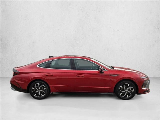 Used 2025 Hyundai Sonata SEL FWD image 4
