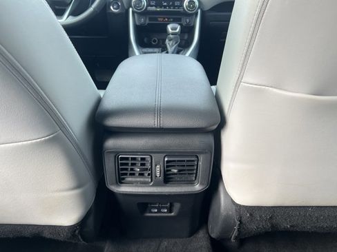 Used 2022 Toyota RAV4 XLE Premium image 18