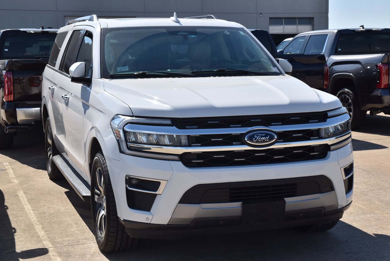 Used 2024 Ford Expedition Max Limited RWD image 4
