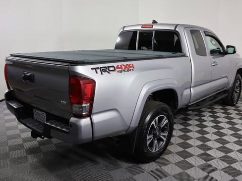 Used 2017 Toyota Tacoma TRD Sport w/ Premium & Technology Package image 8