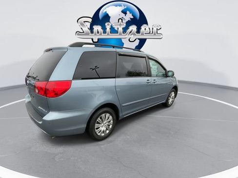 Used 2010 Toyota Sienna LE image 9
