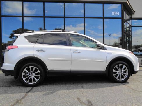 Used 2018 Toyota RAV4 Limited AWD/4WD image 4