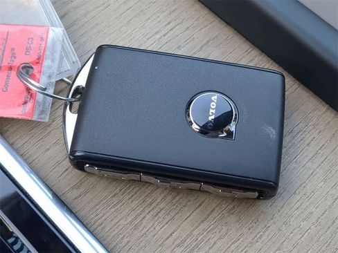 New 2026 Volvo XC60 B5 Plus w/ Protection Package Premier image 33