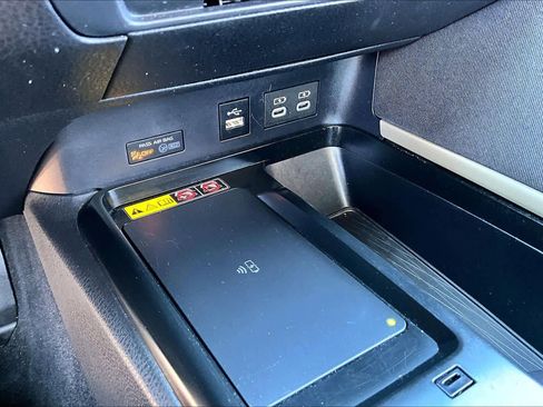 Used 2025 Toyota Camry LE image 30