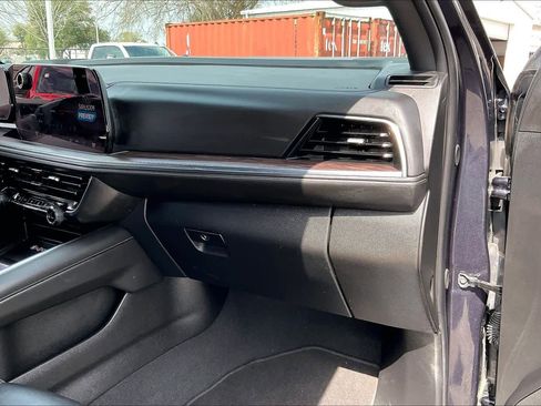 Certified 2025 Chevrolet Suburban LT image 18