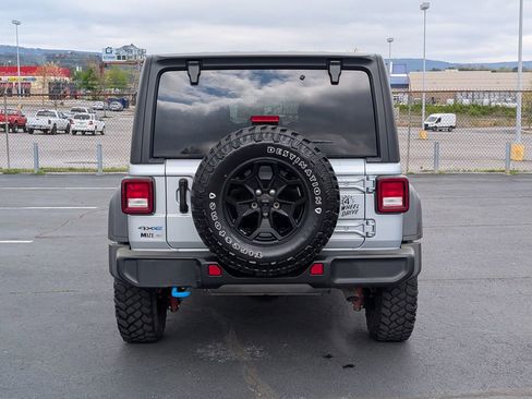 Used 2023 Jeep Wrangler Unlimited w/ Cold Weather Group image 8