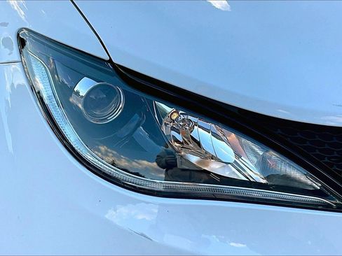 Used 2020 Chrysler Pacifica Touring-L w/ S Appearance Package image 27