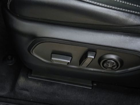 Used 2025 Jeep Grand Cherokee Altitude AWD/4WD image 21