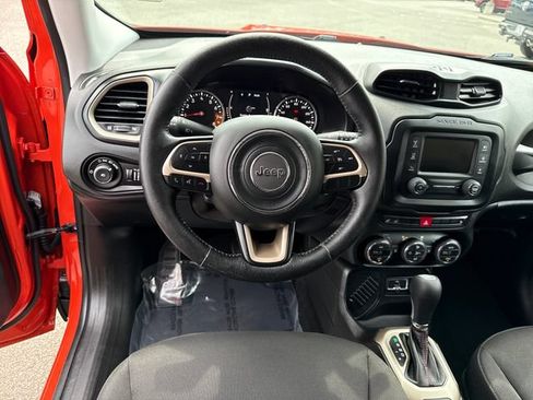Used 2015 Jeep Renegade Latitude w/ Popular Equipment Group FWD image 17