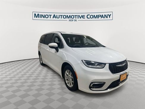 Certified 2023 Chrysler Pacifica Touring-L image 2