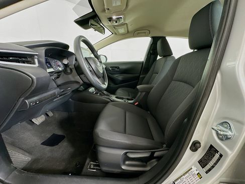 Used 2025 Toyota Corolla LE image 13